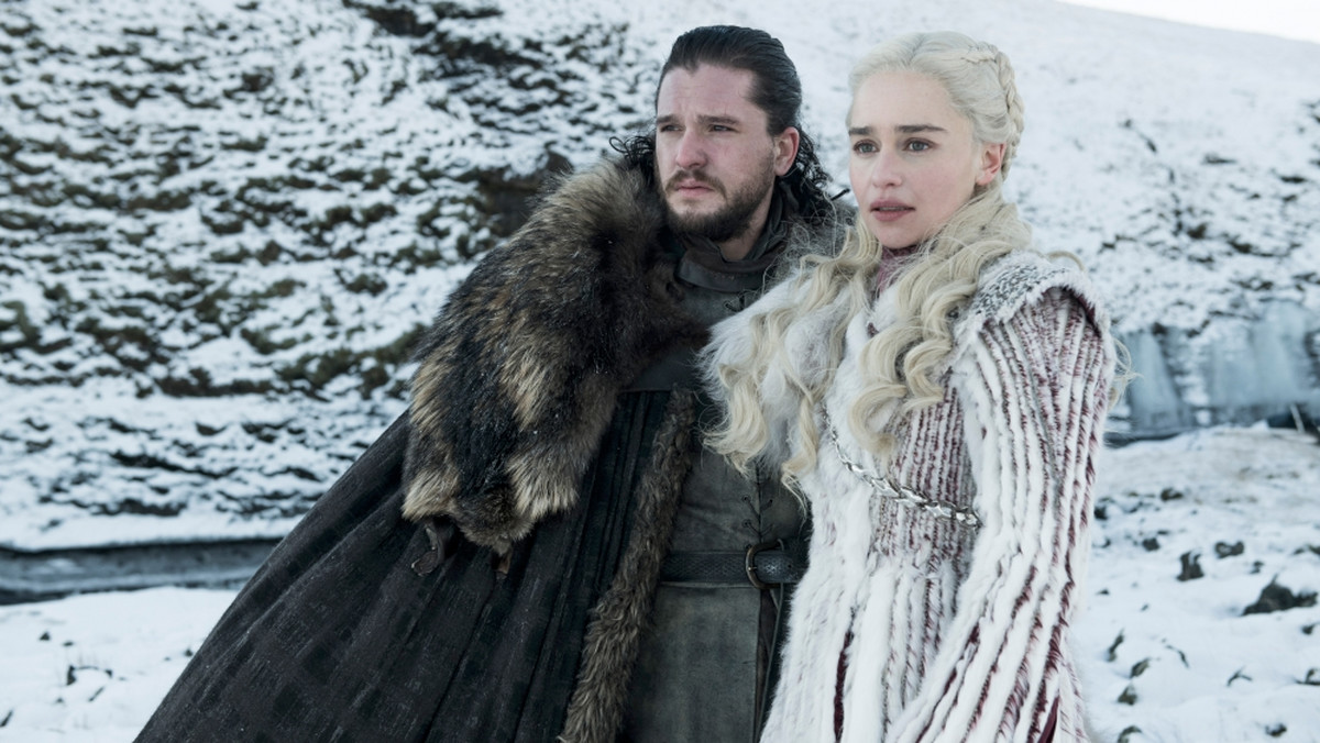 <strong>HBO zaprezentowało dwa nowe zwiastuny "Gry o tron". Finałowy, ósmy sezon, już za dwa tygodnie. Atmosfera staje się coraz bardziej gorąca, a twórcy nieustępliwie dbają, by najistotniejsze szczegóły fabuły nie ujrzały światła dziennego. Emisja pierwszego odcinka już 15 kwietnia 2019 w HBO i HBO GO.</strong>