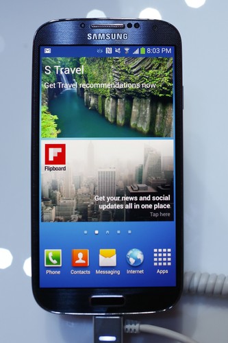 Galaxy S4
<br>
Dodatkowe funkcje: Smart Scroll, Smart Pause, S Translator