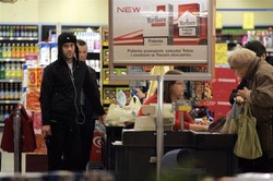 Nergal zobaczył fotografa i pokazał...