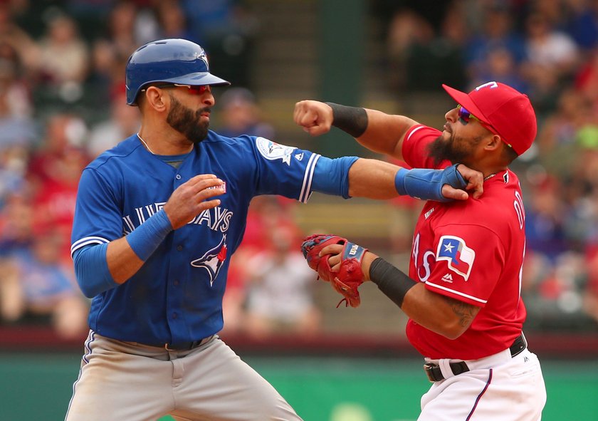 Toronto Blue Jays - Texas Rangers zakończone bójką! Co za cios!