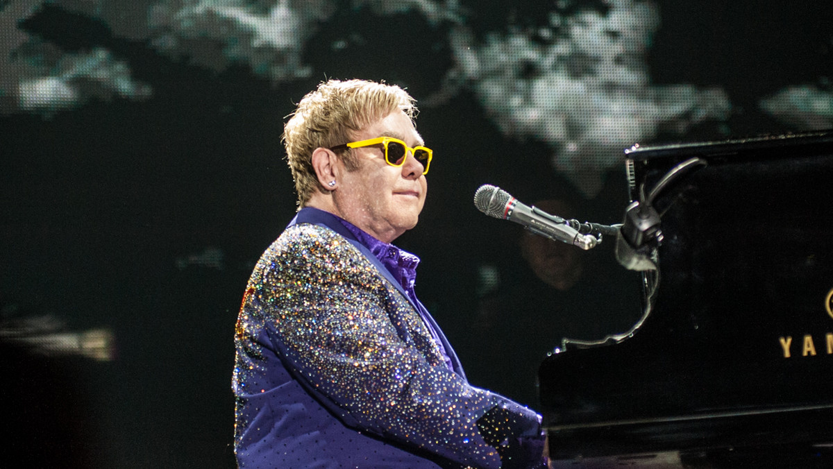 Elton John zagra podczas zaślubin książęcej pary. Artysta od lat jest bliskim przyjacielem rodziny królewskiej.