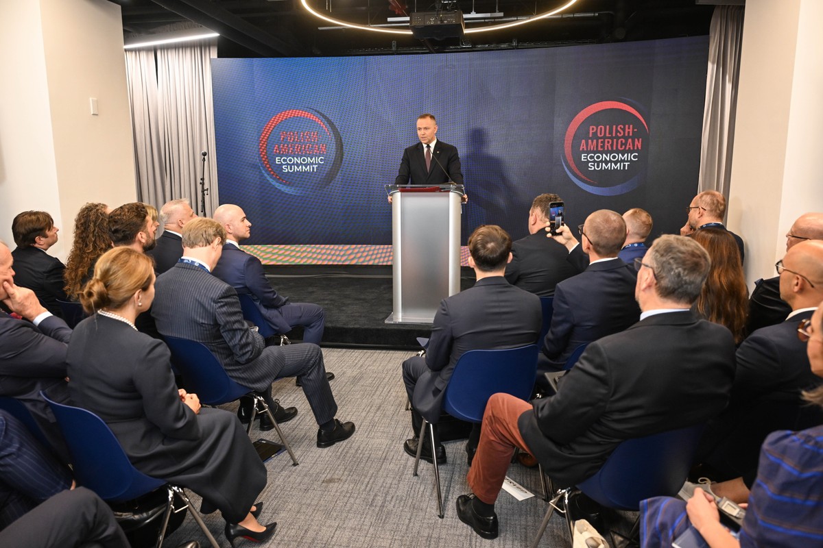 Fundacja sprzedaje dostęp do prezydenta Nawrockiego? Eksperci: nieetyczne