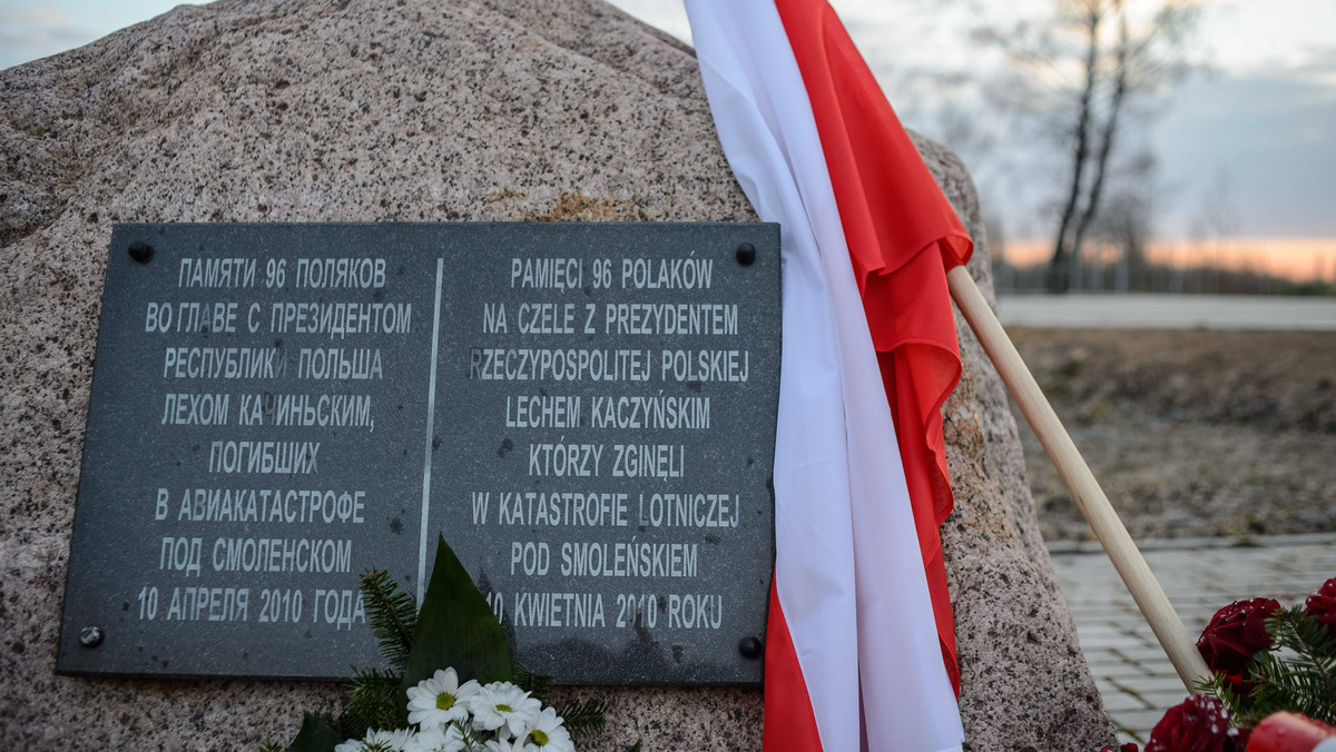 Uroczystości państwowe z udziałem prezydenta Andrzeja Dudy i premier Beaty Szydło; Marsz Pamięci zakończony przemówieniem prezesa PiS Jarosława Kaczyńskiego, uczczenie ofiar przy ich grobach - to niektóre tylko elementy obchodów 7. rocznicy katastrofy smoleńskiej.