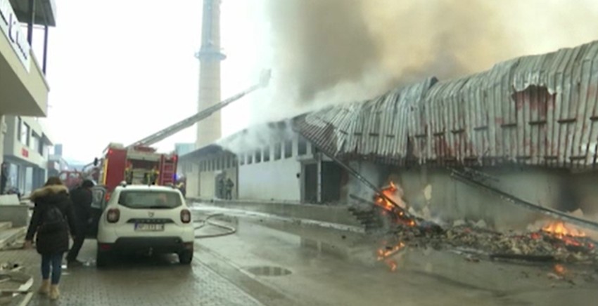 Veliki požar zahvatio nekoliko magacina firme za proizvodnju tekstila u Novom Pazaru