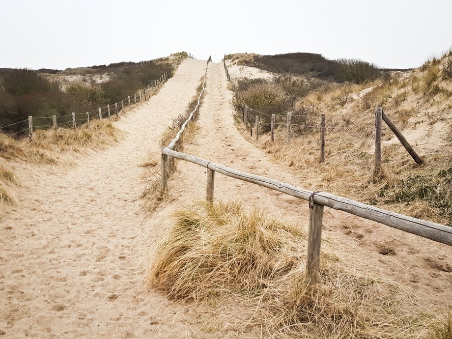 Noordwijk - szerokie piaszczyste plaże Morza Północnego z licznymi campingami przy wydmach.