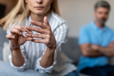 Separacja a rozwód - co wybrać, jakie są różnice i koszty