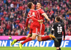 Liga niemiecka: Dwa gole Lewandowskiego, pewna wygrana Bayernu [WIDEO]
