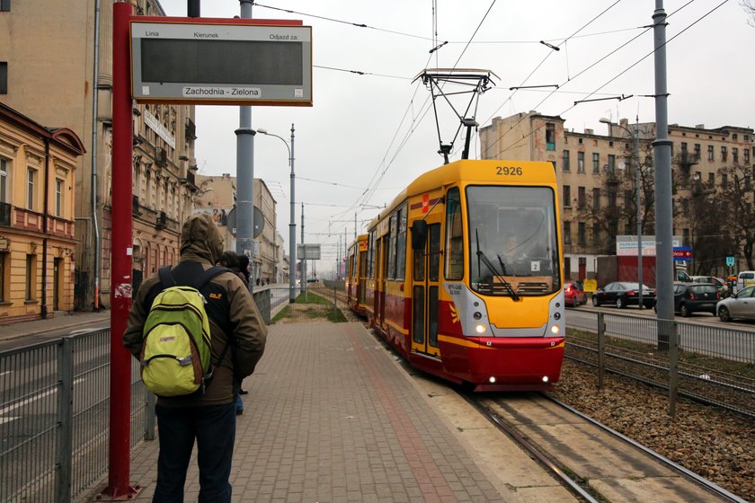 Testują system sterowania ruchem, a tablice informacji pasażerskiej wariują