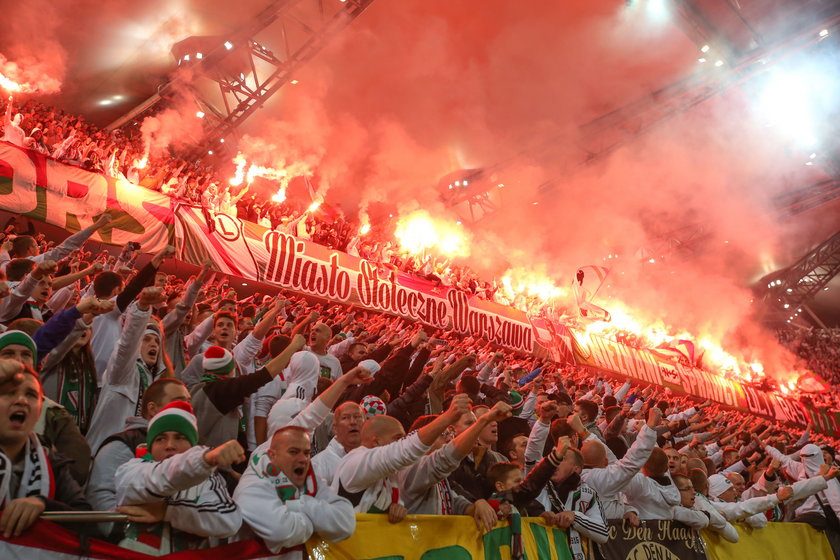 Rewolucja na polskich stadionach. Będą miejsca stojące i ogromne kary za race