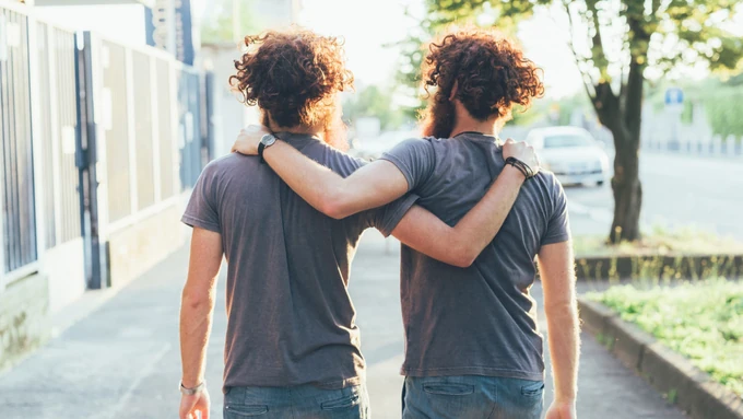 REKLI SU MU DA MU JE BRAT UMRO! Sumnja ga nikad nije napustila, i posle četvrt veka SAZNAO JE SVE!