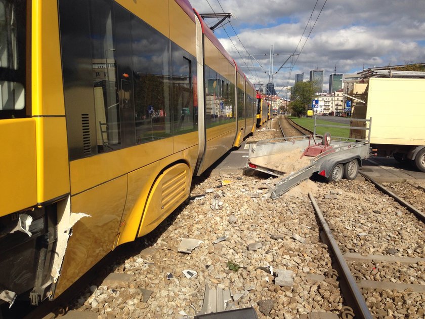 Tramwaj wjechał w przyczepę