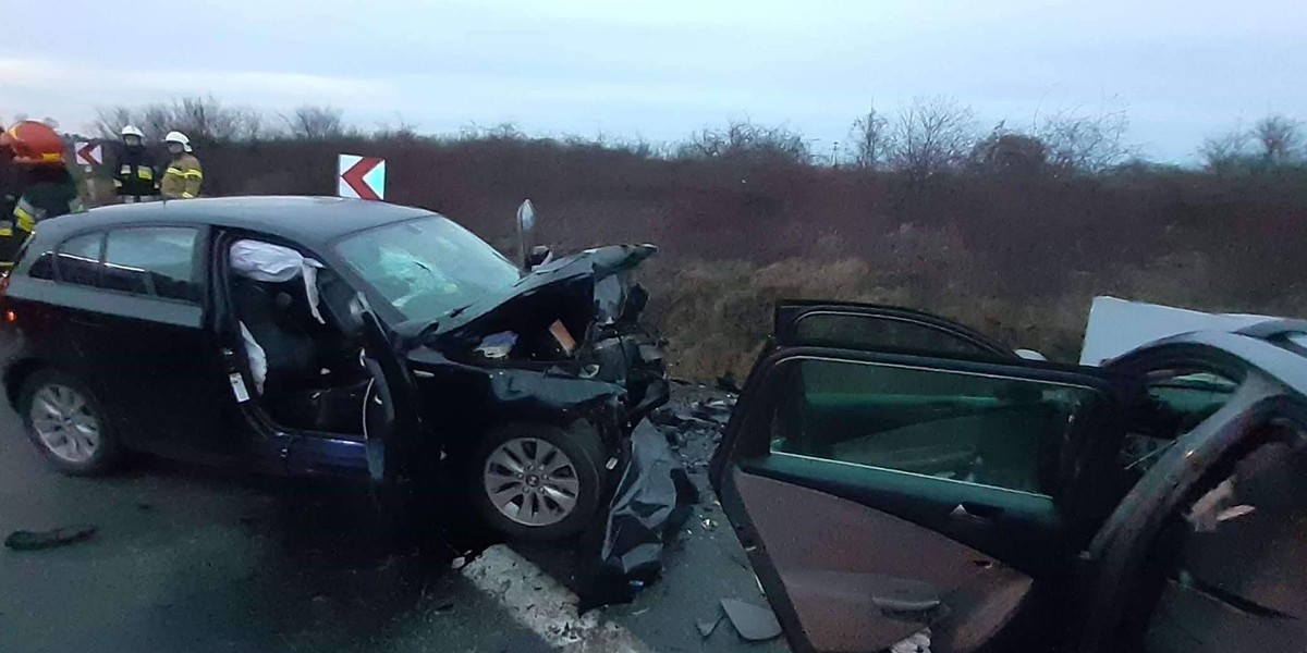 Tragedia na drodze w Kutnie. Dwie osoby nie żyją