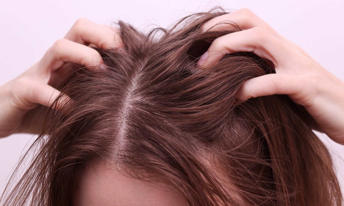 Ten peeling do skóry głowy to bestseller! Oczyszcza skalp, przedłuża świeżość włosów o 3 dni