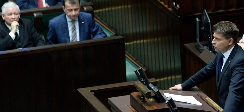 Nowoczesna depcze po piętach partii Kaczyńskiego. Spadek notowań PiS. SONDAŻ