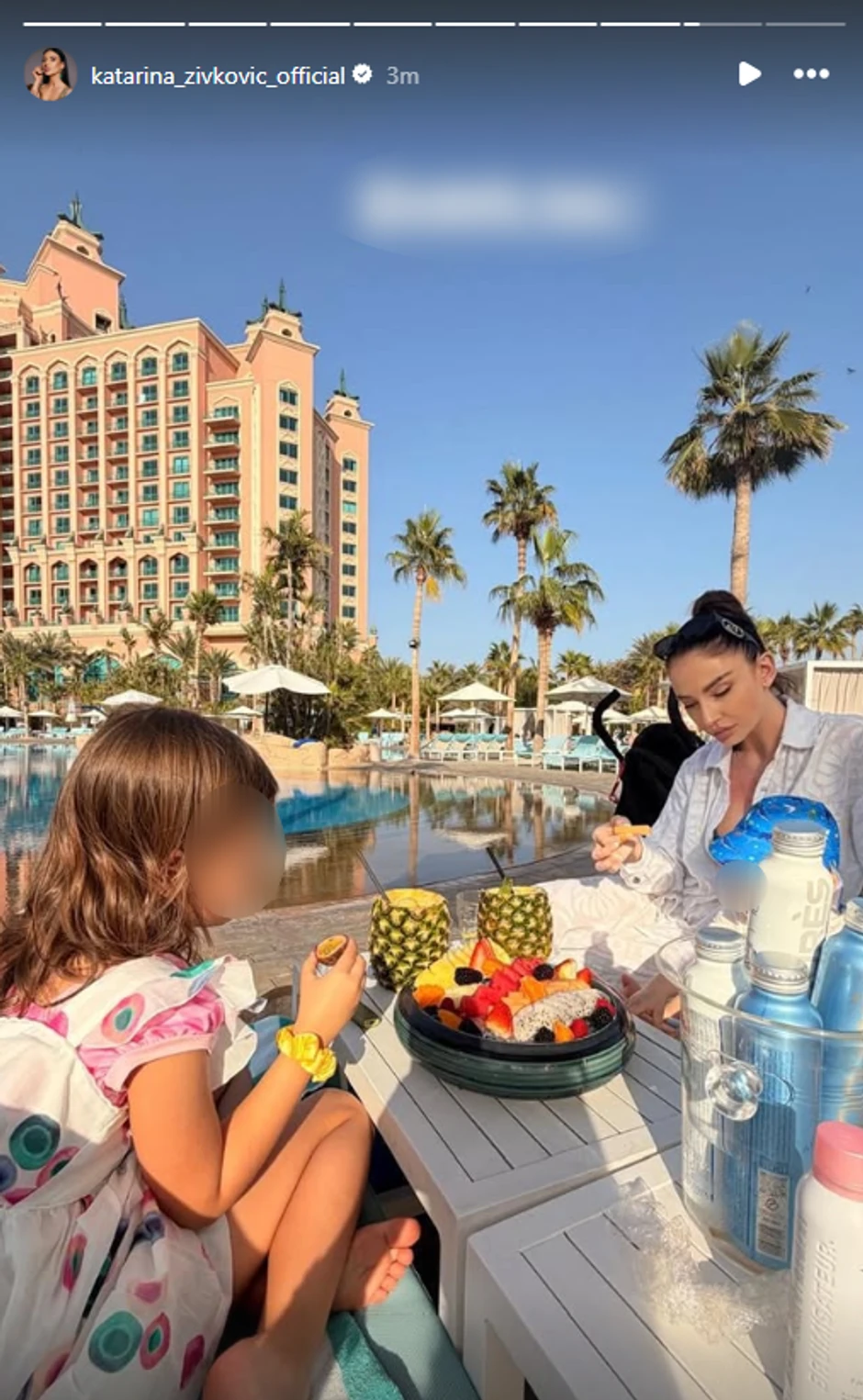 Katarina Živković sa sinom u Dubaiju