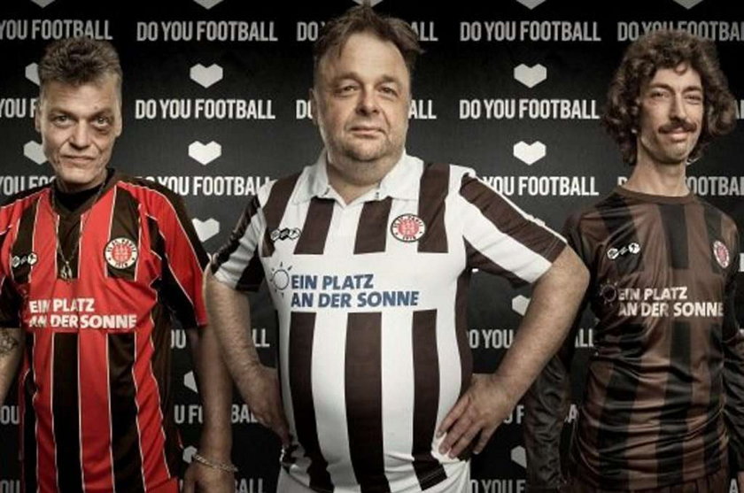 Grubasy i chudzielce prezentują stroje. Nowe koszulki FC St. Pauli.