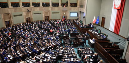Niektórzy Polacy zapłacą podwójny PIT. Sejm przyjął nowelizację zmniejszająca ulgę abolicyjną