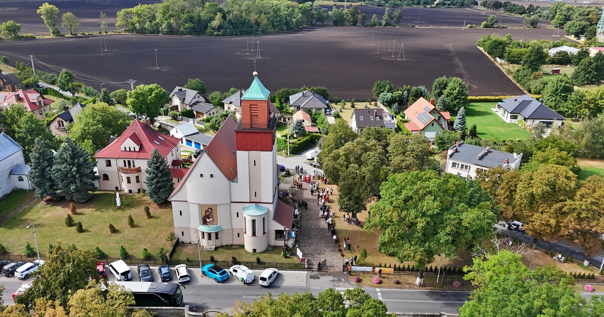 Żórawina nie krzyczy. Olśniewa ciszą i historią ukrytą w murach, drzewach…