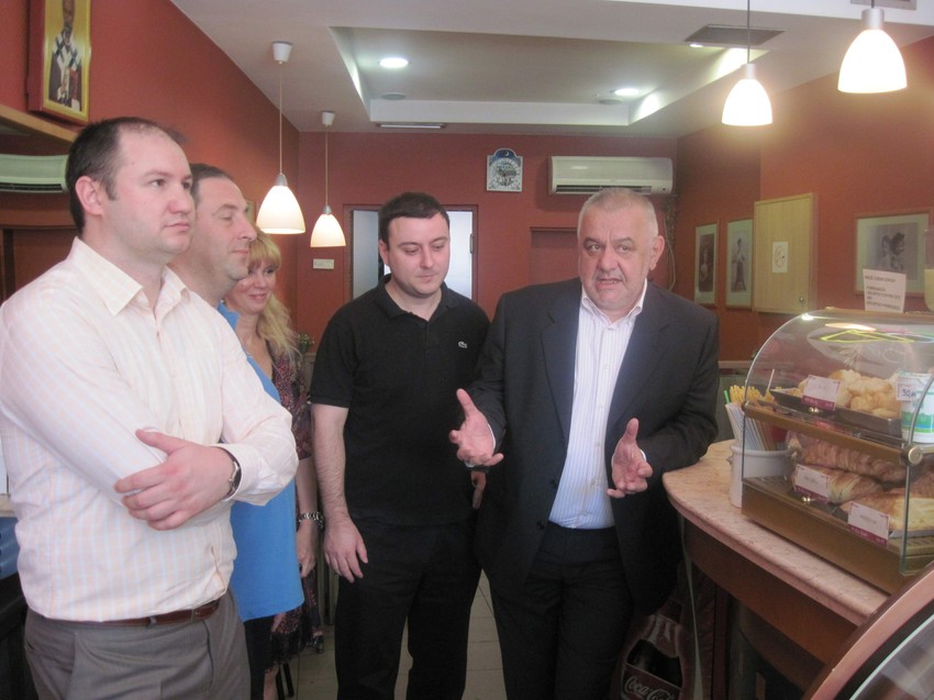 Miroslav Čučković i Milan Popović u poslastičarnici „Bolonja