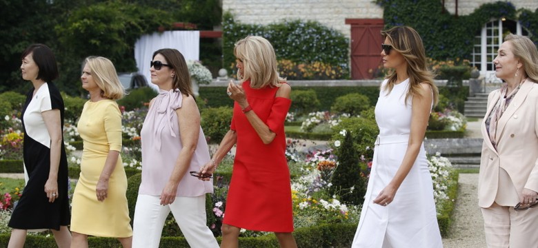 Małgorzata Tusk błyszczy, a z Melanii Trump się śmieją. TAK wyglądały pierwsze damy na szczycie G7 we Francji. FOTO
