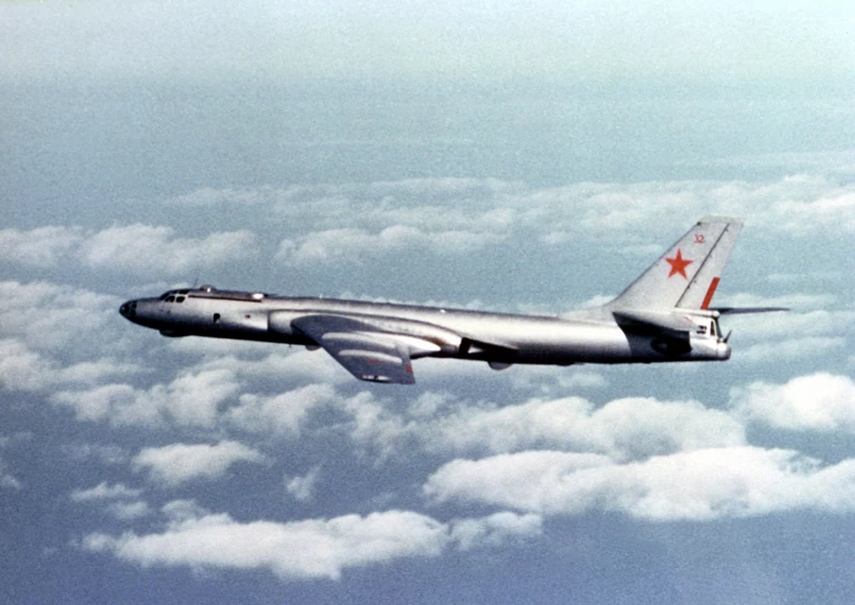 Tu-16R