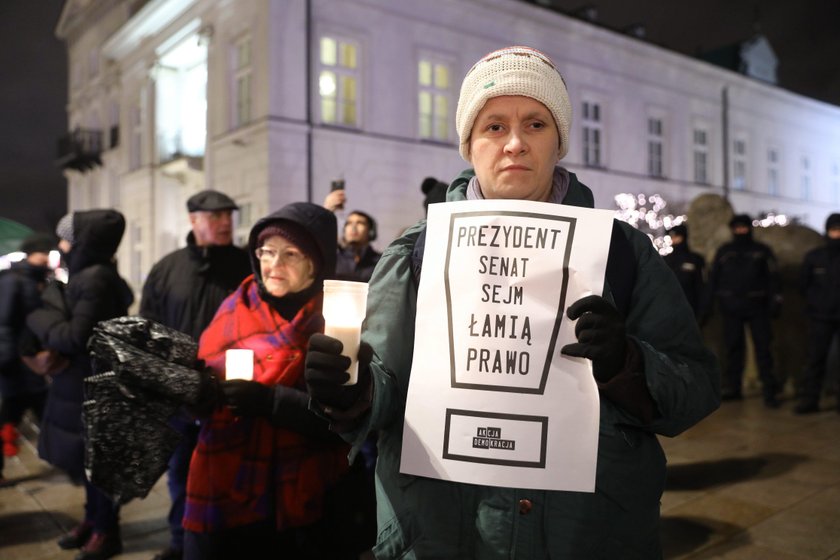 Ludzie wyszli na ulice. Protesty przeciwko zmianom w sądach