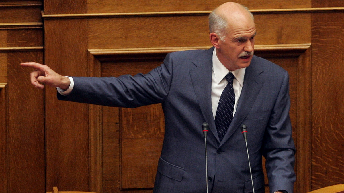 Premier trapionej dramatycznym kryzysem finansowym Grecji Jeorjos Papandreu oświadczył w czwartek, że będzie kontynuował przyjęty kurs reform budżetowych, starając się nadal o szersze poparcie greckich partii politycznych.