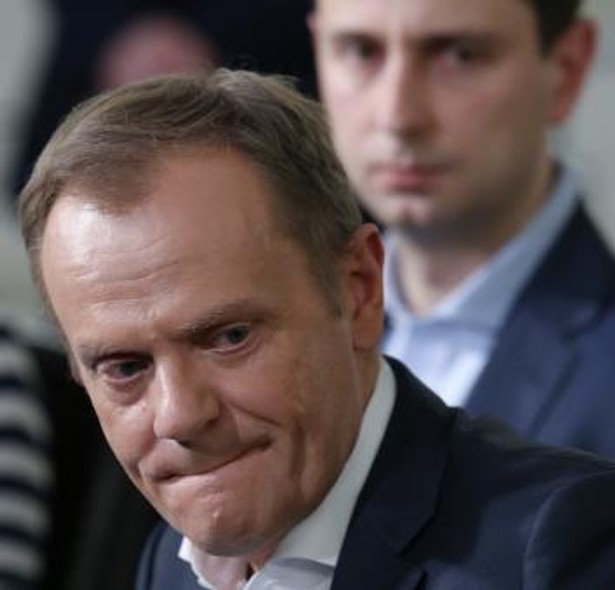 Donald Tusk podczas spotkania z rodzicami dzieci niepełnosprawnych, którzy okupują Sejm