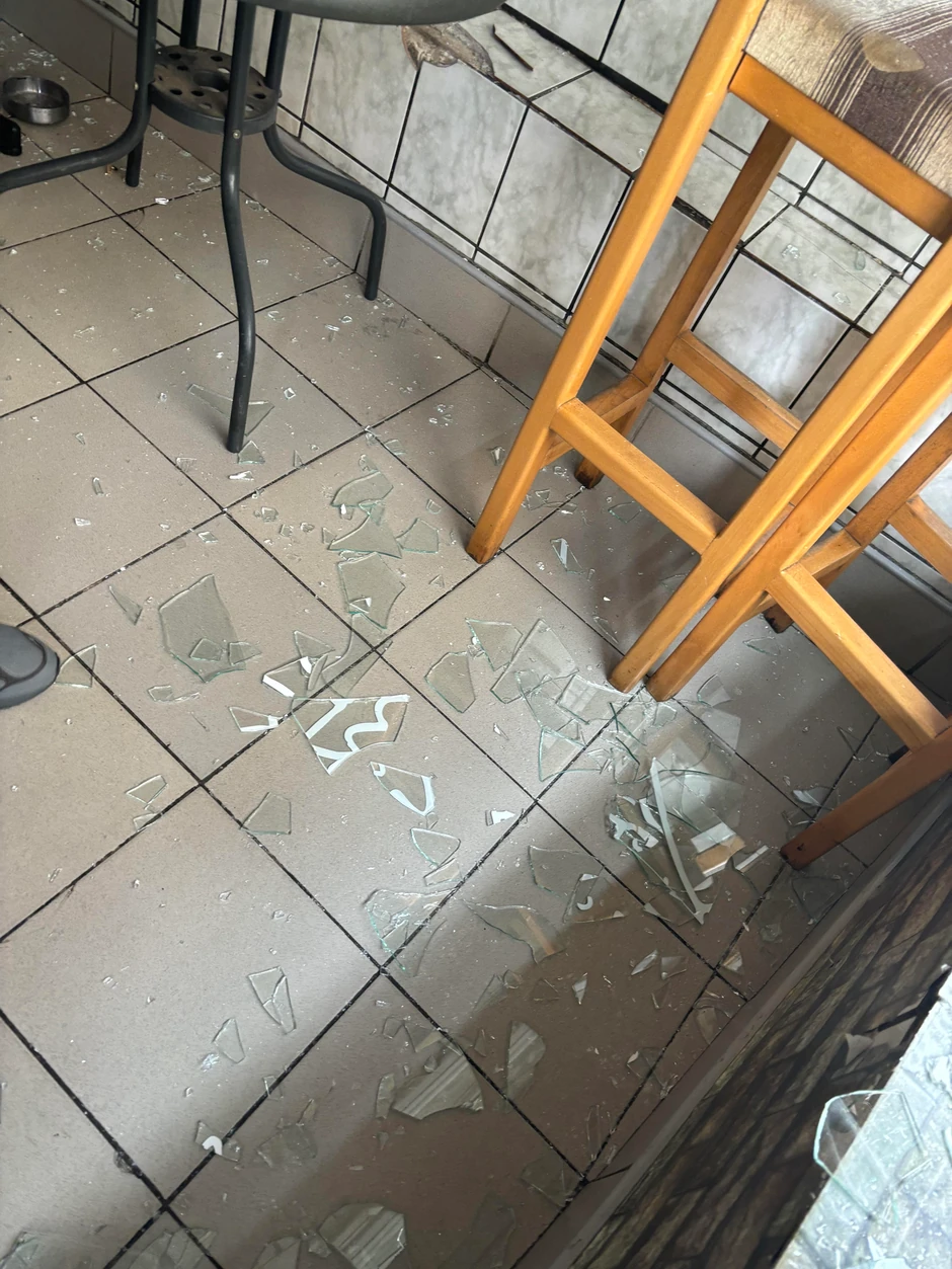 Zabrinuti građani Aleksinca fotografisali su polomljene izloge