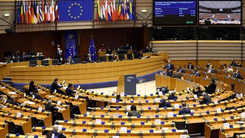 Parlament Europejski za przyjęciem zasady wiążącej praworządność z pieniędzmi unijnymi