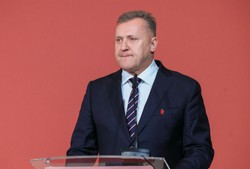 Prezes PZPN rozbił bank. Cezary Kulesza wyda 90 000 000 zł