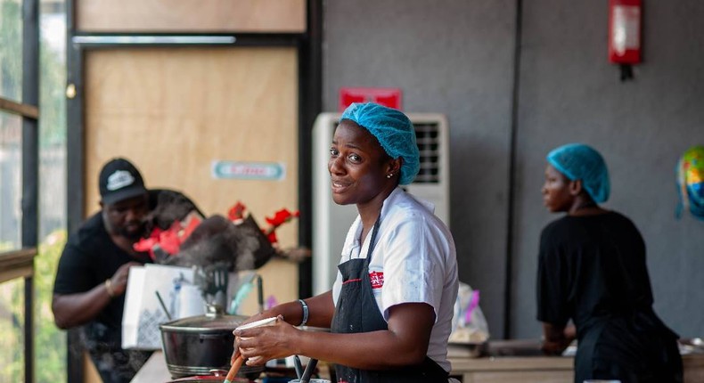 Hilda Baci a dépassé le record du monde Guinness actuel du plus long marathon de cuisine par un individu/Hilda Baci Cook-a-thon