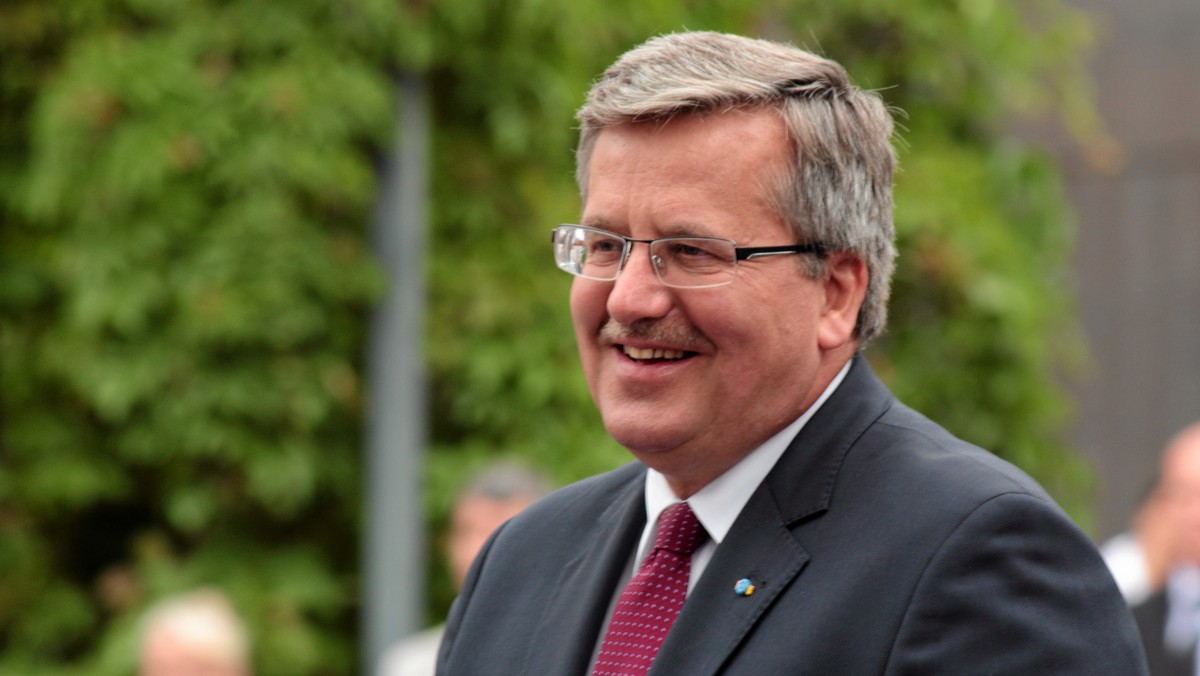 Bronisław Komorowski podpisał specustawę drogową, zakładającą pomoc małym i średnim firmom, które pracowały przy budowie autostrad, a nie otrzymały zapłaty za swoją pracę. Jak jednak poinformowała Kancelaria Prezydenta, część jej zapisów głowa państwa skieruje do Trybunału Konstytucyjnego w trybie kontroli następczej.