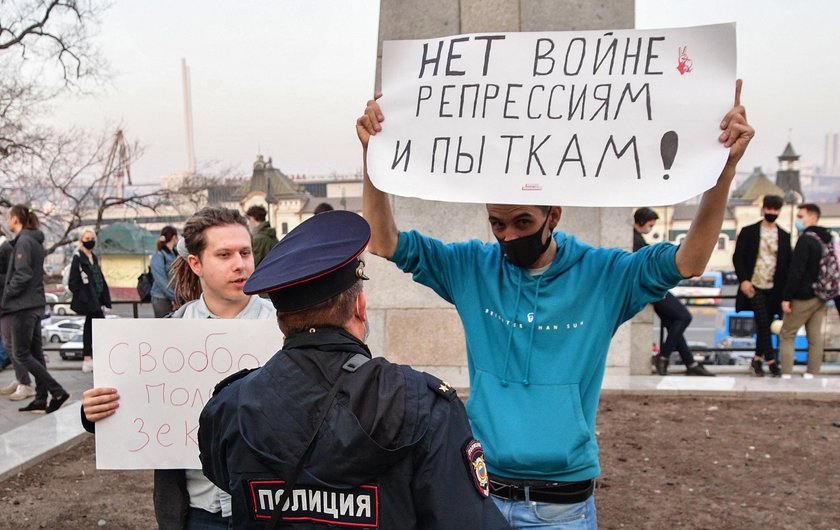 Rosjanie manifestowali w obronie Nawalnego. Setki zatrzymanych.