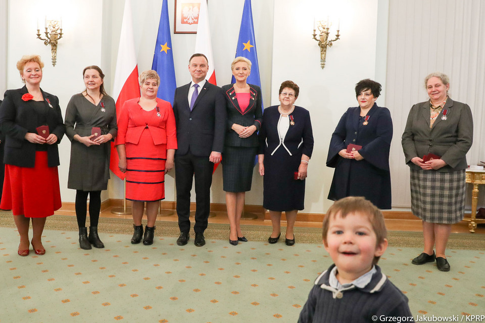 Prezydent odznaczył kobiety Krzyżem Zasługi