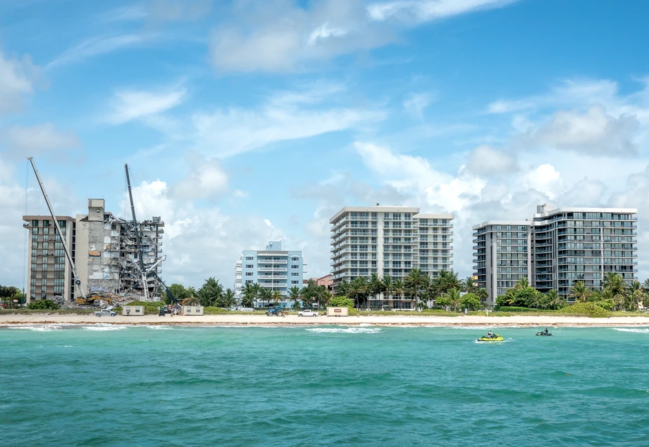 Rušenje zgrade u Majamiju