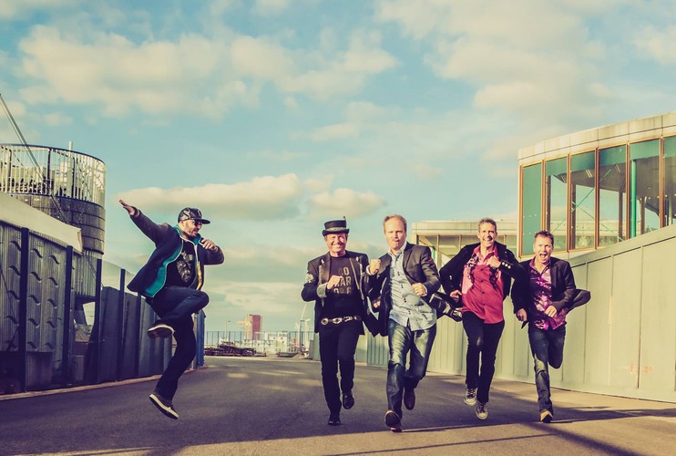 'Lessons in Love' – Level 42