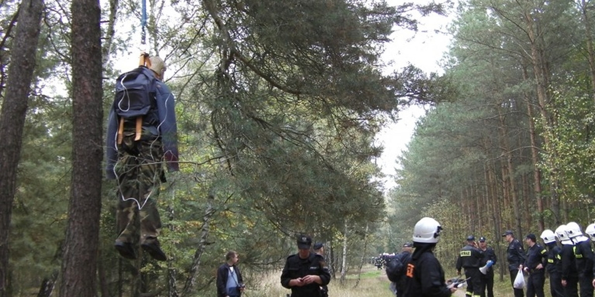 Szukali rozbitków z paralotni - ćwiczenia policji.