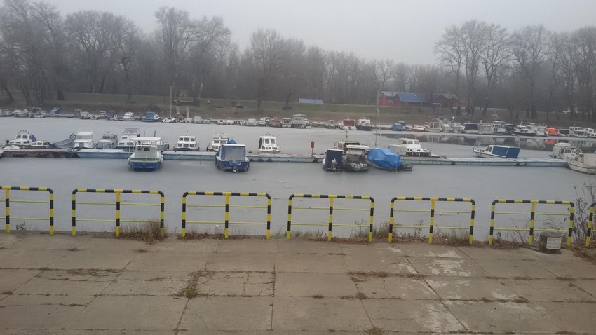 Pogled na zaleđeni deo Save