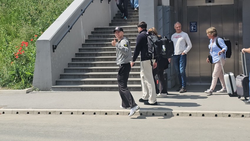 Vojaža sačekao otac na aerodromu