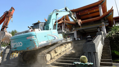 "Komunistyczna świątynia" na Tajwanie została zburzona. Do sanktuarium wjechał ciężki sprzęt