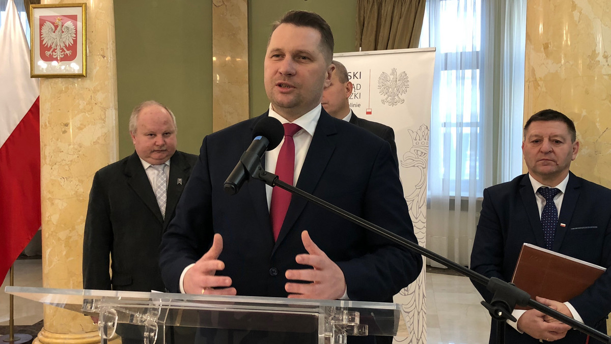 Według najnowszych wyników late poll w II turze wyborów prezydenckich 2020 prowadzi Andrzej Duda. Kandydat Prawa i Sprawiedliwości zdobył 51 proc. głosów. Na jego konkurenta Rafała Trzaskowskiego zagłosowało 49 proc. wyborców. Sztabowiec Andrzeja Dudy i poseł PiS Przemysław Czarnek podkreśla, że ten wynik nie jest zaskoczeniem.