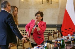 Leszczyna o zainteresowaniu farmaceutów tabletką "dzień po": W długi weekend nikt nie myślał o umowach z NFZ