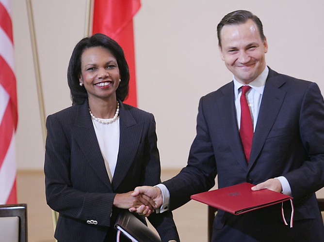 Sikorski z Condoleezzą Rize po podpisaniu umowy o rozmieszczeniu w Polsce pocisków tarczy antyrakietowej