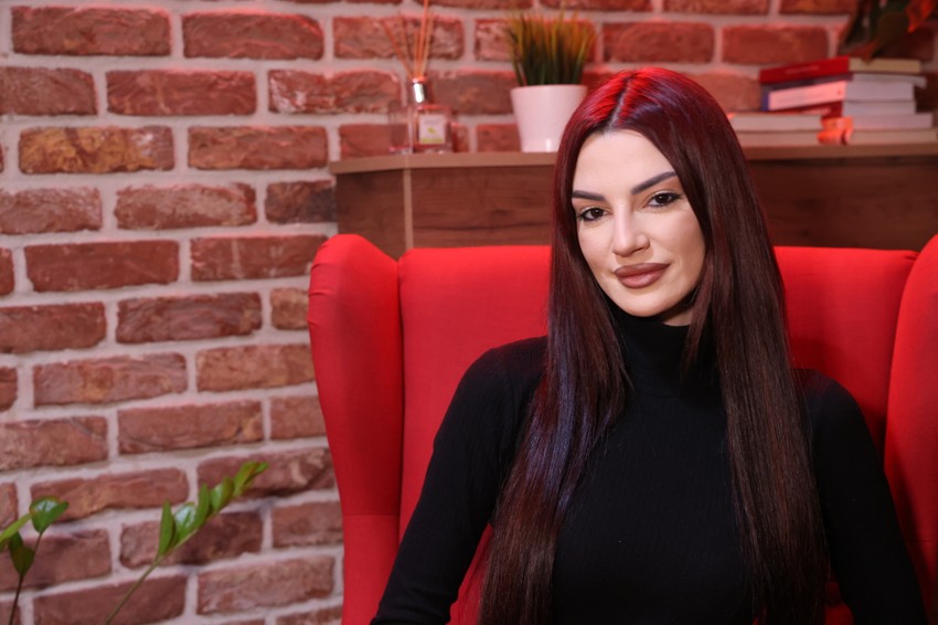 Taru napali da ne viđa dete, ona odgovorom zapalila mreže: "Neki rade po pet godina preko grane"