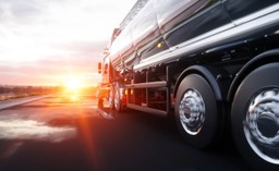 cysterny będą jeździć nawet w święta. francja boi się braków paliwa na stacjach