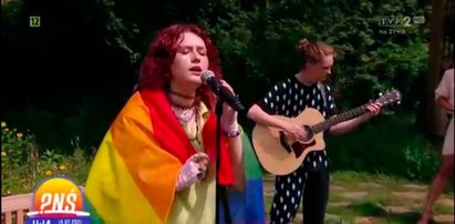 Tęczowa flaga i wsparcie dla środowisk LGBT w „Pytaniu na śniadanie” w TVP. Wokalistka wprawiła prowadzących w osłupienie