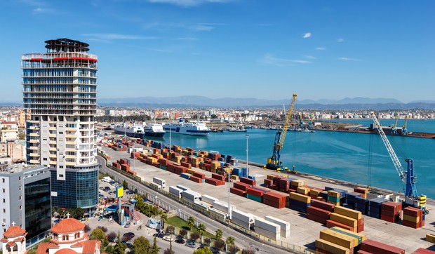 Ilustracija: Nemačka kompanija tuži Albaniju zbog projekta luke Drača