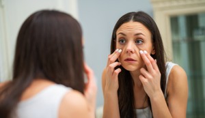 Upalo lice, bez jedrine i otečene oči samo su neki od simptoma manjka proteina