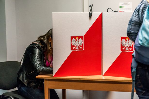 Sondaż: 45 proc. Polaków chce wziąć udział w referendum 15 października.